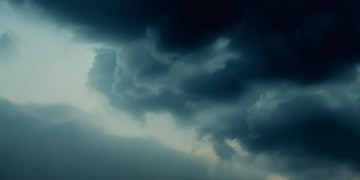 乌云随风是哪首歌的开头？